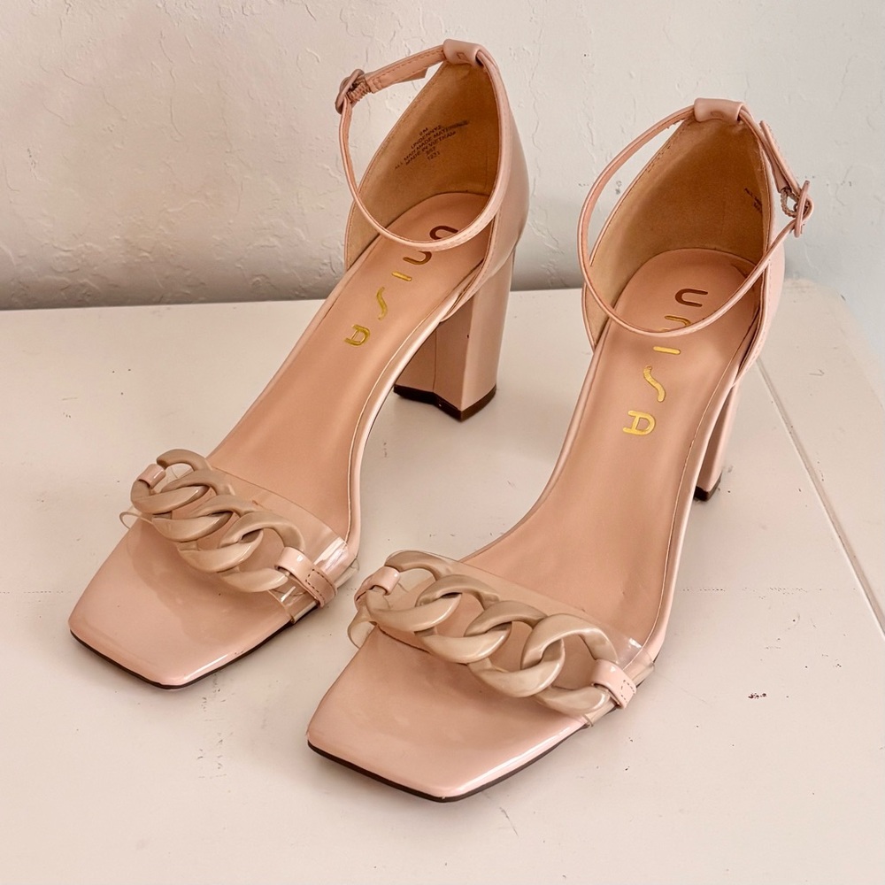 UNISA Denny Patent Chain Link Block Heel Sandals in Nude, Sz 9